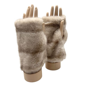 Mitaines en fausse fourrure texturées de rayures horizontales