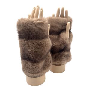 Mitaines en fausse fourrure texturées de rayures horizontales