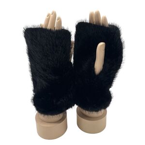 Mitaines épaisses faites en fausse fourrure à poil court et dense