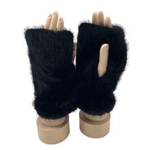 Mitaines épaisses faites en fausse fourrure à poil court et dense