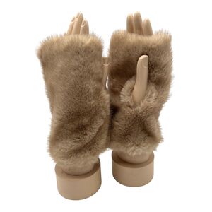 Mitaines épaisses faites en fausse fourrure à poil court et dense