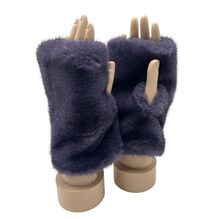 Mitaines épaisses faites en fausse fourrure à poil court et dense