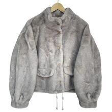 Veste en fausse fourrure au toucher très doux avec poches décoratives