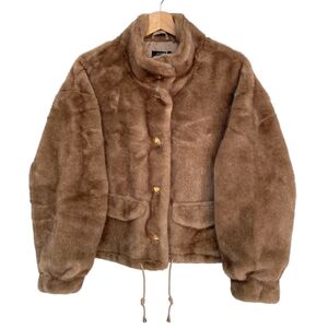 Veste en fausse fourrure au toucher très doux avec poches décoratives