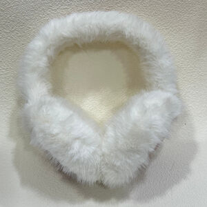 Cache-oreilles bi-matière en fourrure blanche et velours coloré au dos