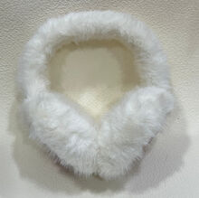 Cache-oreilles bi-matière en fourrure blanche et velours coloré au dos