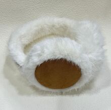 Cache-oreilles bi-matière en fourrure blanche et velours coloré au dos