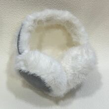 Cache-oreilles bi-matière en fourrure blanche et velours coloré au dos