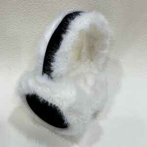 Cache-oreilles bi-matière en fourrure blanche et velours coloré au dos