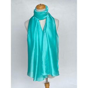 Écharpe satinée unie rectangulaire en tissu de viscose et soie