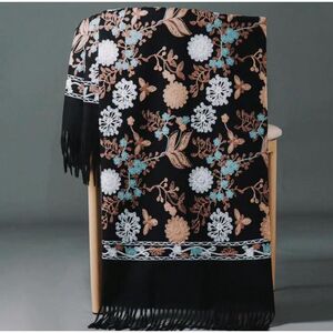 Écharpe douce et chaude motif avec une belle broderie florale - 3 pièces