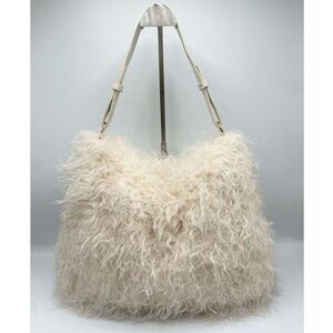 Grand sac hobo en fausse fourrure synthétique à texture moelleuse