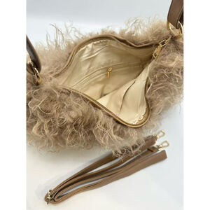 Grand sac hobo en fausse fourrure synthétique à texture moelleuse