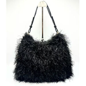 Grand sac hobo en fausse fourrure synthétique à texture moelleuse