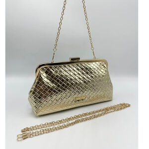 Pochette soirée motif tressé en relief fermoir à clip et chaînette amovible