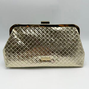 Pochette soirée motif tressé en relief fermoir à clip et chaînette amovible