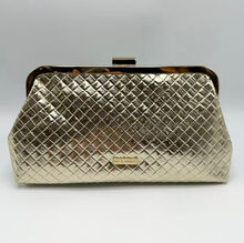 Pochette soirée motif tressé en relief fermoir à clip et chaînette amovible