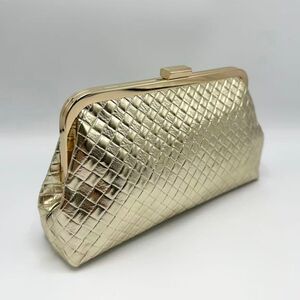 Pochette soirée motif tressé en relief fermoir à clip et chaînette amovible