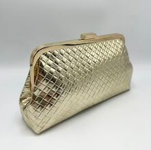 Pochette soirée motif tressé en relief fermoir à clip et chaînette amovible