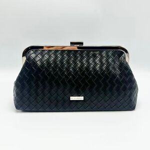 Pochette soirée motif tressé en relief fermoir à clip et chaînette amovible