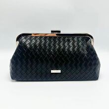 Pochette soirée motif tressé en relief fermoir à clip et chaînette amovible