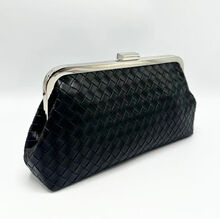 Pochette soirée motif tressé en relief fermoir à clip et chaînette amovible