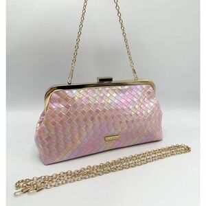 Pochette soirée motif tressé en relief fermoir à clip et chaînette amovible