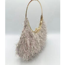 Pochette de soirée à texture cheveux d’ange et anse circulaire fermoir à clip