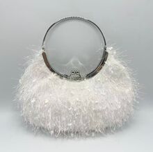 Pochette de soirée à texture cheveux d’ange et anse circulaire fermoir à clip