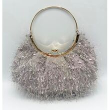 Pochette de soirée à texture cheveux d’ange et anse circulaire fermoir à clip