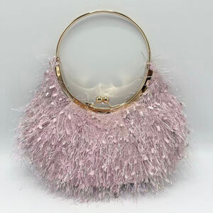 Pochette de soirée à texture cheveux d’ange et anse circulaire fermoir à clip