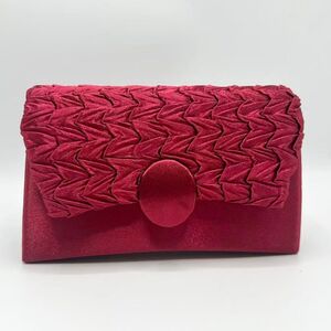 Pochette soirée à effet satiné avec rabat plissé fermeture aimantée