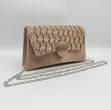 Pochette soirée à effet satiné avec rabat plissé fermeture aimantée