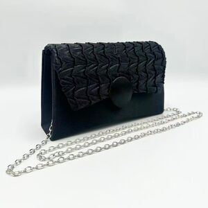 Pochette soirée à effet satiné avec rabat plissé fermeture aimantée