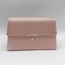 Pochette de soirée en relief carrelé à rabat avec petite perle décorative