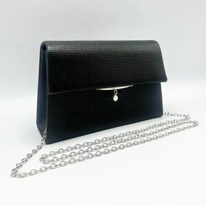 Pochette de soirée en relief carrelé à rabat avec petite perle décorative