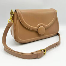 Sac à main zippé avec rabat aimanté à anse courte et bandoulière amovible