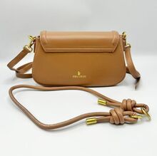 Sac à main zippé avec rabat aimanté à anse courte et bandoulière amovible