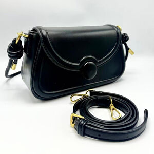 Sac à main zippé avec rabat aimanté à anse courte et bandoulière amovible