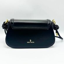 Sac à main zippé avec rabat aimanté à anse courte et bandoulière amovible