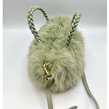 Sac à main chic en fausse fourrure à anses tressées et bandoulière amovible