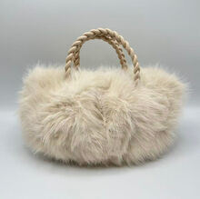 Sac à main chic en fausse fourrure à anses tressées et bandoulière amovible