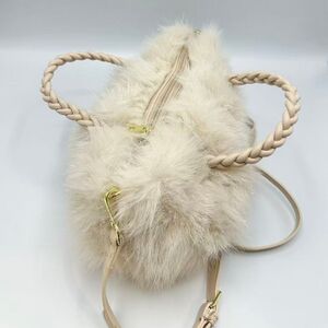 Sac à main chic en fausse fourrure à anses tressées et bandoulière amovible