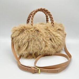 Sac à main chic en fausse fourrure à anses tressées et bandoulière amovible