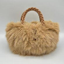 Sac à main chic en fausse fourrure à anses tressées et bandoulière amovible