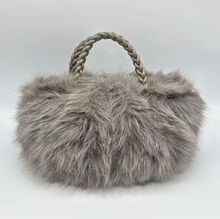 Sac à main chic en fausse fourrure à anses tressées et bandoulière amovible