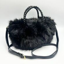 Sac à main chic en fausse fourrure à anses tressées et bandoulière amovible