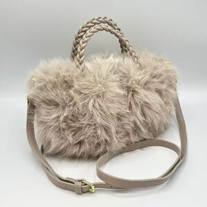 Sac à main chic en fausse fourrure à anses tressées et bandoulière amovible