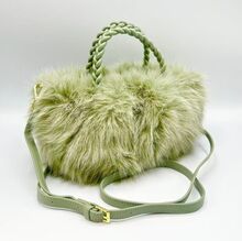Sac à main chic en fausse fourrure à anses tressées et bandoulière amovible