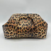 Pochette à imprimé animalier en léopard avec chaînette amovible